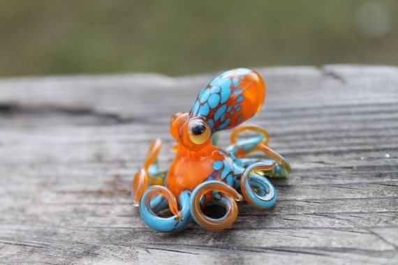 How to create intricate designs with hand blown glass?